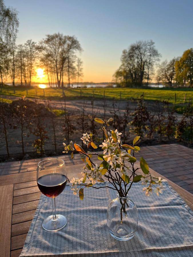 Ferienhaus für 4 Personen, mit Ausblick und Terrasse sowie Garten und Seeblick in Zwischenahner Meer