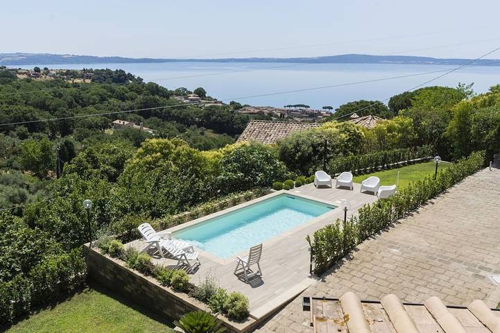 Villa per 14 persone, con giardino in Trevignano Romano