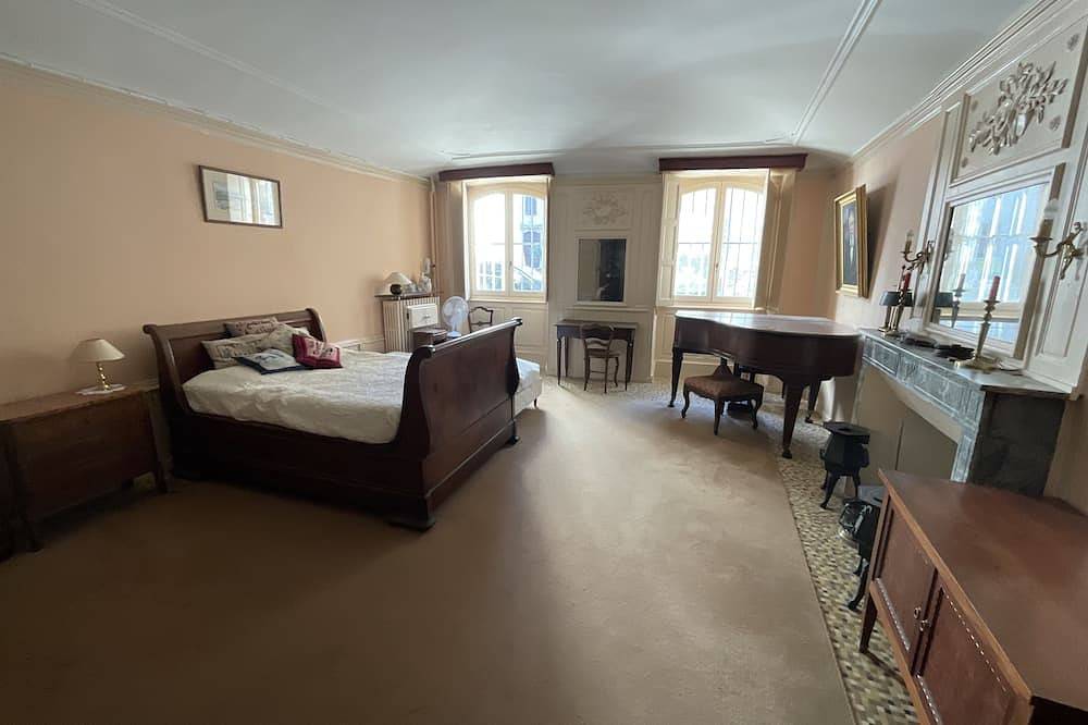Belle maison de ville pour 12 personnes, avec piscine privée in Bourg-Saint-Andéol, Privas (arrondissement)