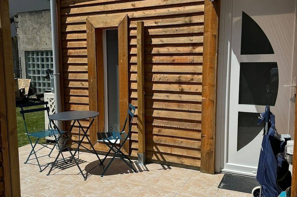 Petite dépendance dans un cadre verdoyant à proximité de Paris et de Chantilly. in Bouffémont, Val-d'Oise