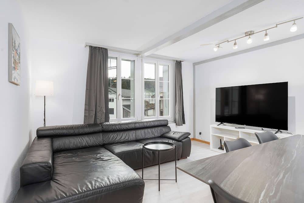 Ganze Wohnung, 3Br Spiez Center Apt, Parking & Balcony near Interlaken in Spiez, Thunersee