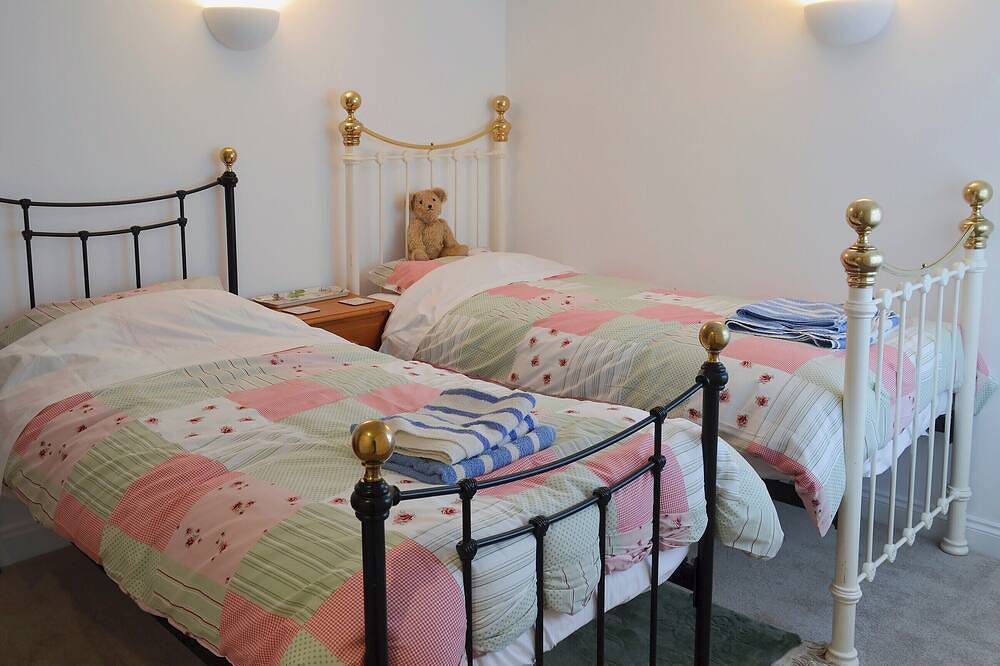 2 bedroom accommodation in Broadstairs in Botany Bay, Kent