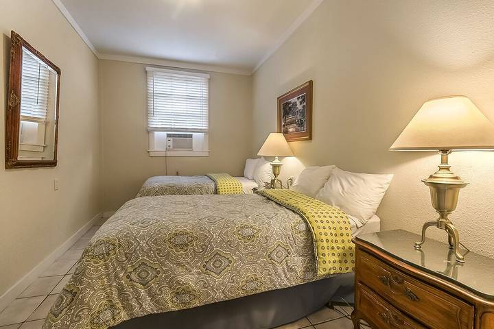 Vacation rental for 12 people, with terrace in French Quarter