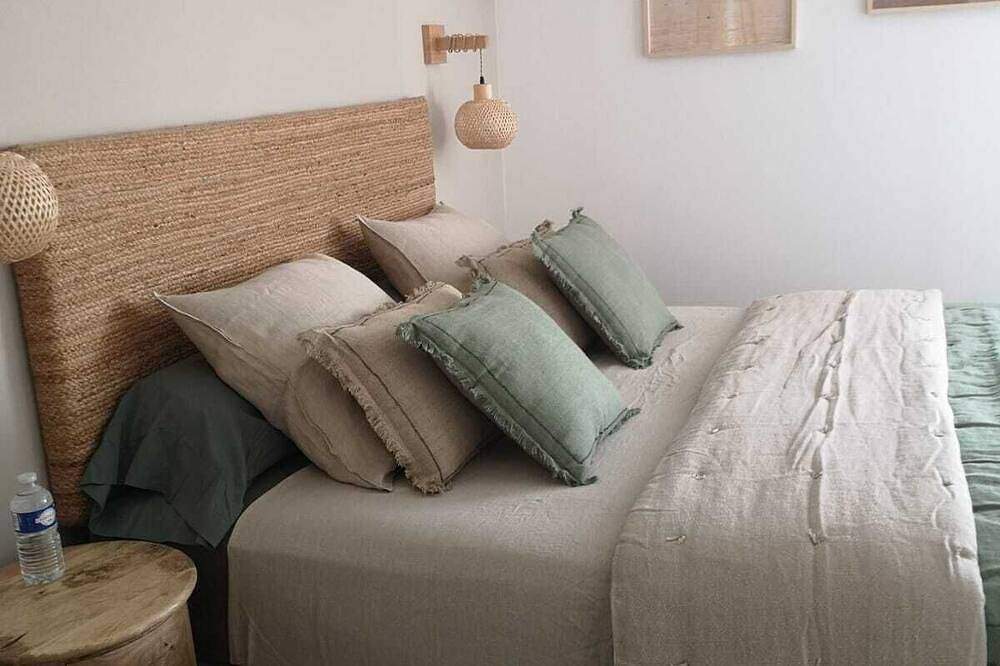 Carpe Diem bed and breakfast with breakfast included in Mèze, Côte d'Améthyste