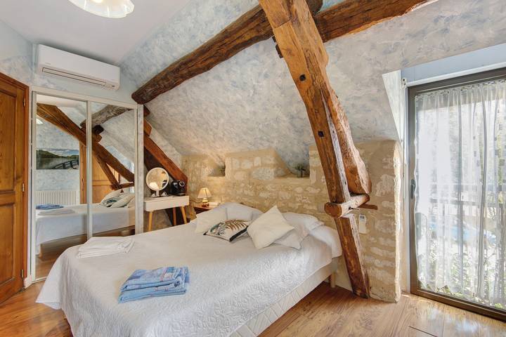 Room 'Chambre Montagne' with shared pool, Wi-Fi and air conditioning - Table d'Hôte in Salignac-Eyvigues, Périgord Noir