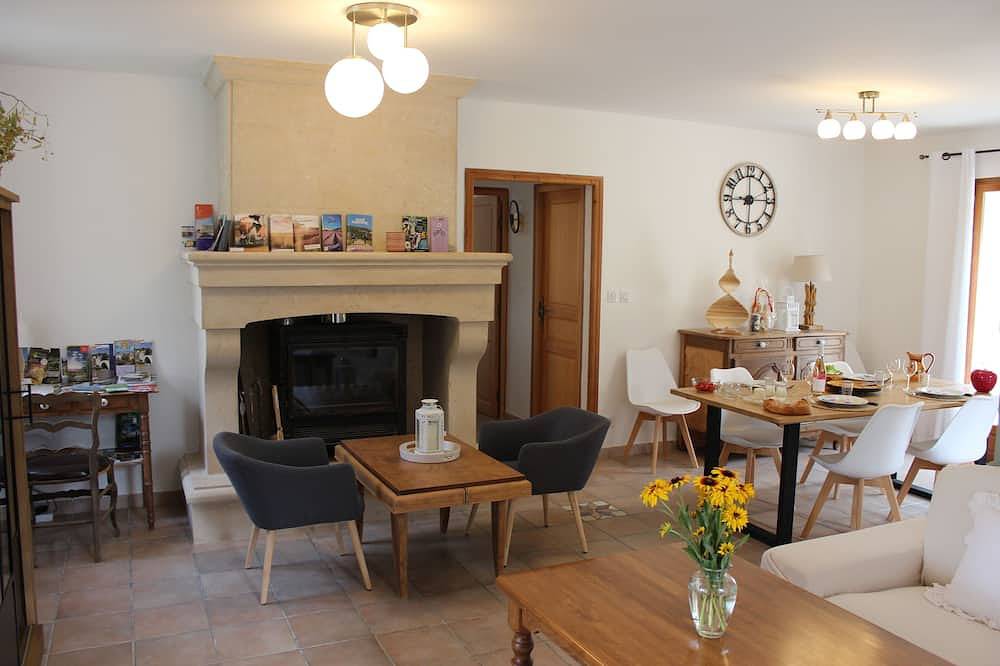 Villa avec piscine et studio en Drôme Provençale in Condorcet, Région de nyons