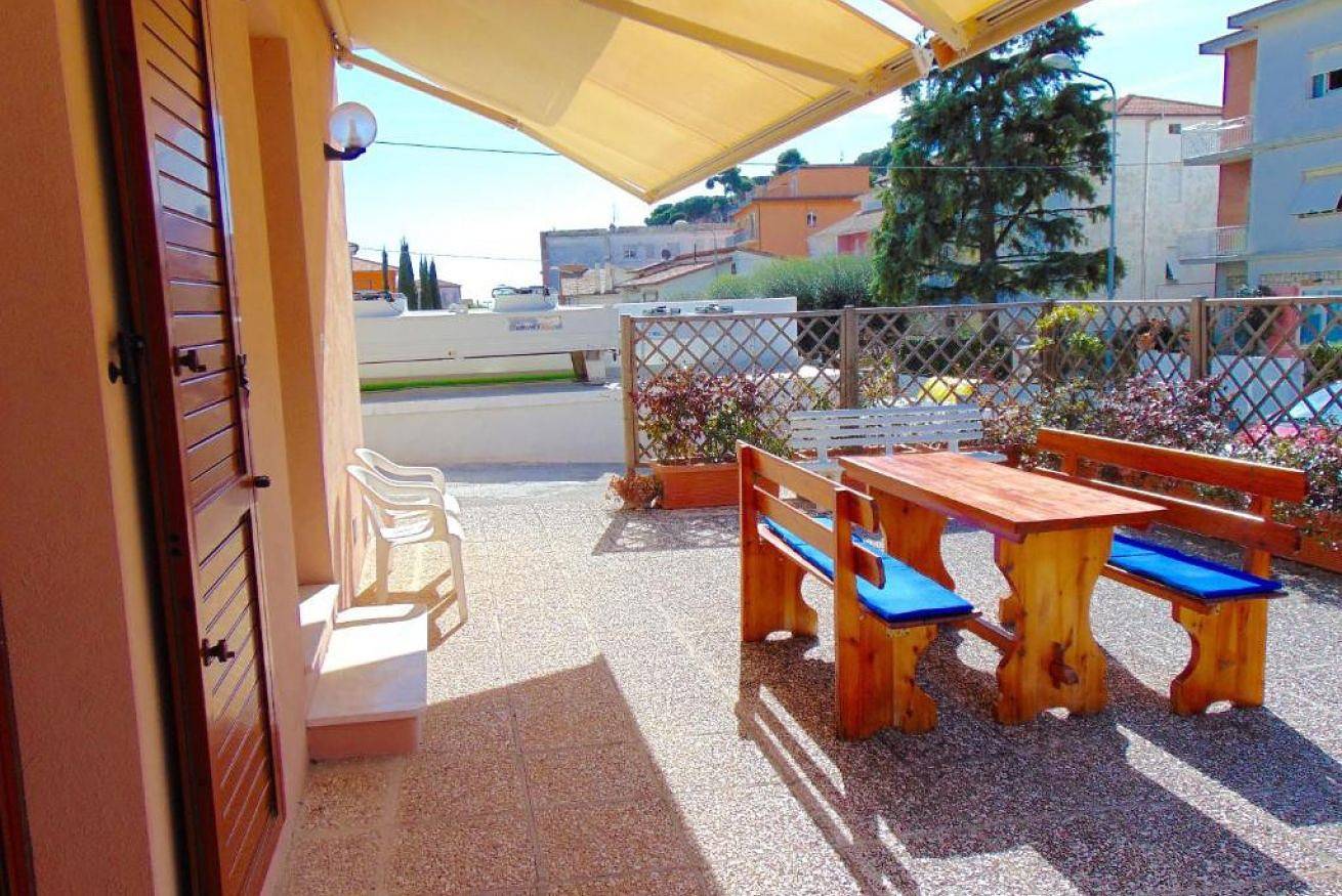 Apartamento entero, N044 - Numana, new three-room apartment with terrace and a/c in Numana, Riviera del Conero
