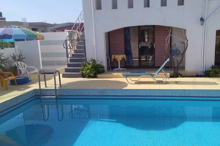 Ferienwohnung für 5 Personen, mit Pool und Garten sowie Balkon - 1