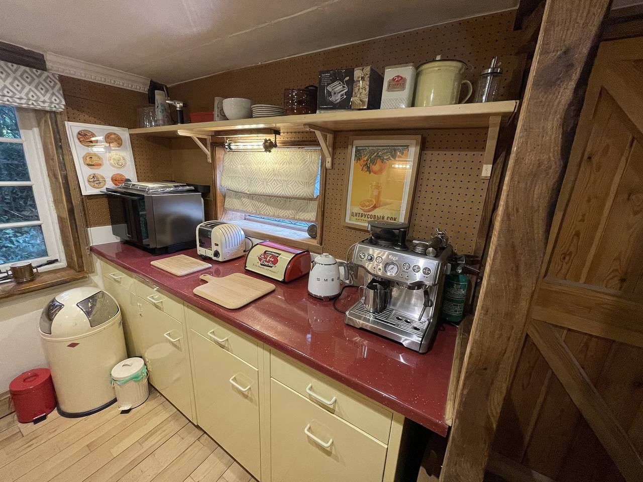 Entire holiday apartment, Remarkable Boultons Barn with hot tub & opt sauna in Bovey Tracey, Dartmoor