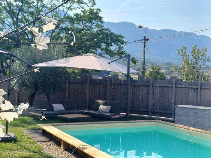 Villa pour 4 personnes, avec piscine ainsi que jardin et terrasse