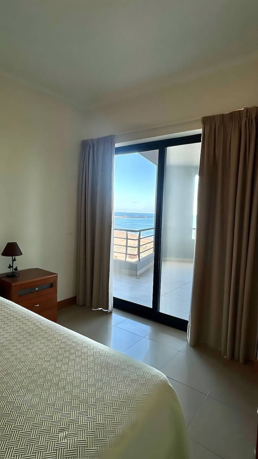 Appartamento intero, Appartamento 'Wave House' con Vista Mare, Wi-Fi e Aria Condizionata in Praia da Rocha, Portimao