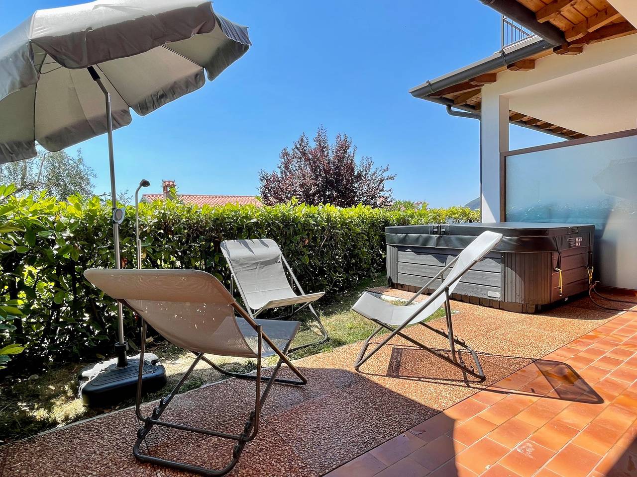 Appartamento intero, Nuovo appartamento esclusivo "Suite Perlago" con giardino e idromassaggio privato in Oldesio, Tignale