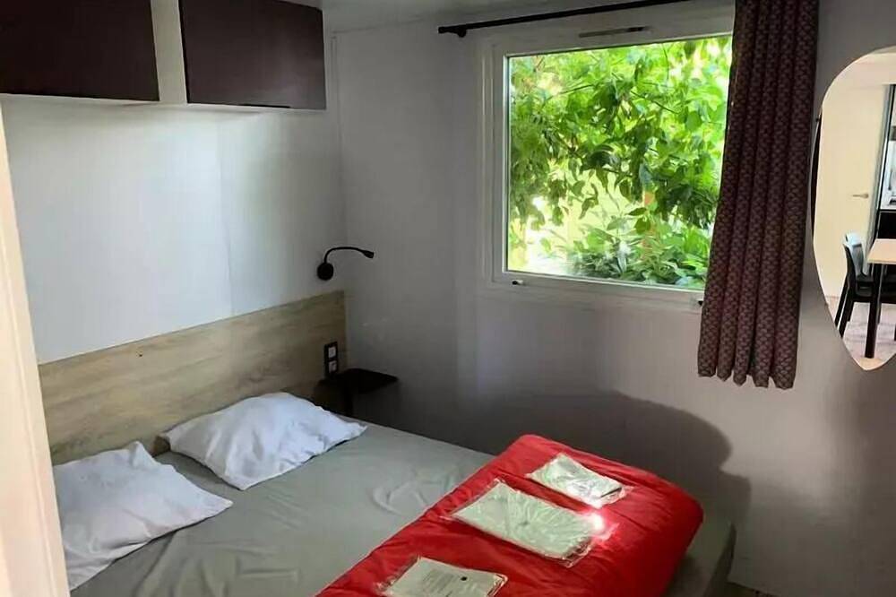 C- Mobil-home Caraïbes 2 chambres 6 personnes in Jard-sur-Mer, Vendée
