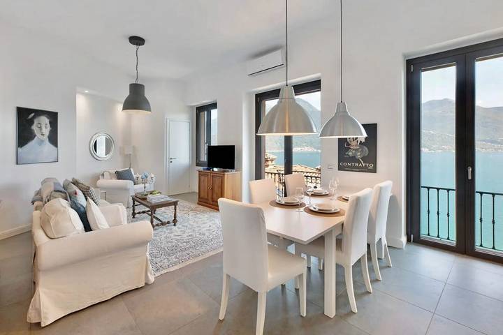 Appartamento per 4 persone, con balcone e vista lago, adatto a famiglie con bambini sul Lago di Como