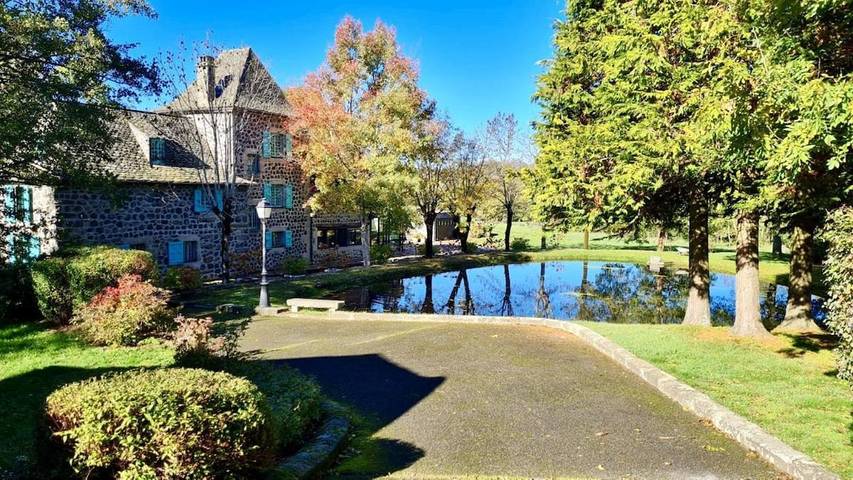 Location de vacances pour 15 personnes, avec jacuzzi ainsi que balcon et jardin à Laguiole - 3