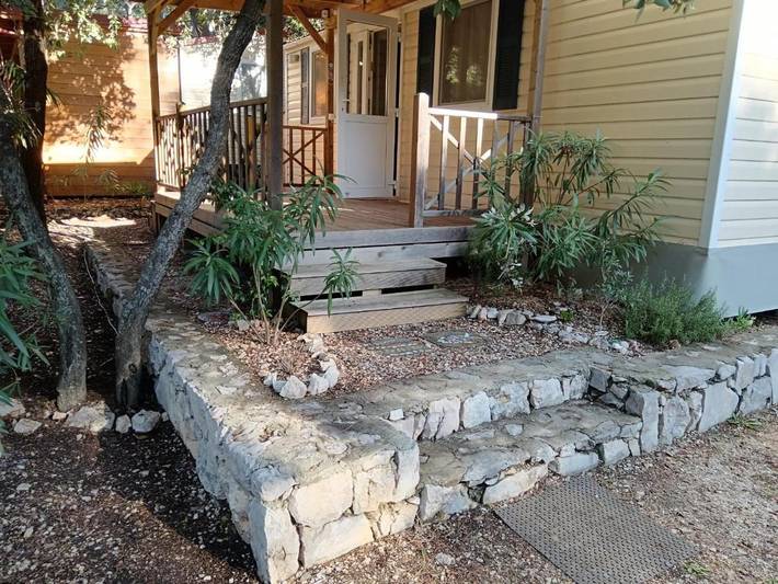 Camping für 5 Personen, mit Pool und Terrasse sowie Kinderpool in Pakostane