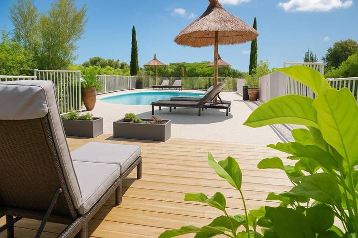 Hôtel pour 4 personnes, avec jardin ainsi que vue et piscine, animaux acceptés