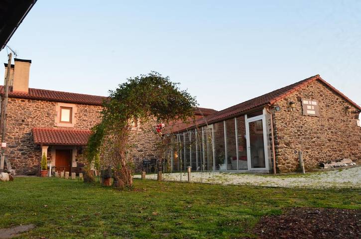 Apartamento para 6 personas, con vistas y jardín, Se admiten mascotas en Comarca de Arzúa