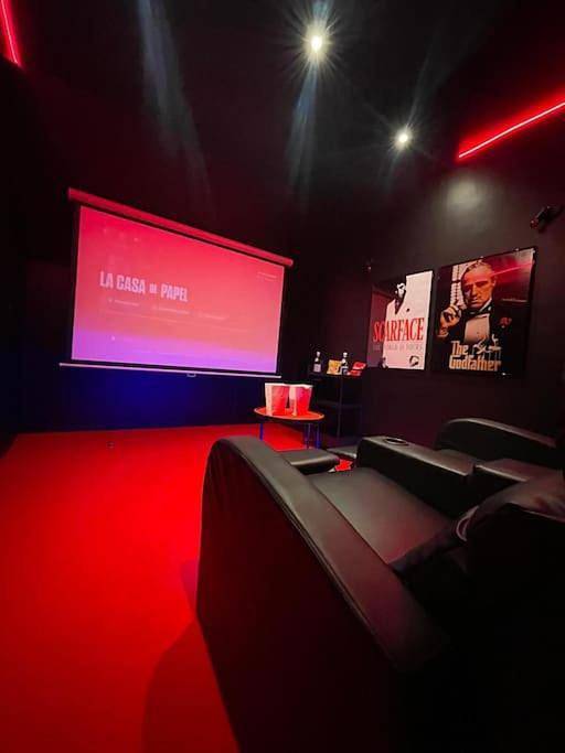 Appartement entier, La Suite Casa Dé lové 2.0 jacuzzi & cinema privé in Melun, Seine-et-Marne