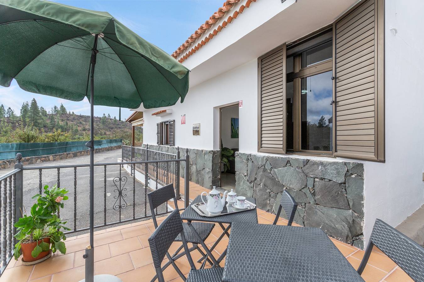 Casa de vacaciones 'Vivienda 2' con vistas a la montaña, piscina y terraza compartidas in San Bartolomé de Tirajana, Gran Canaria Sur