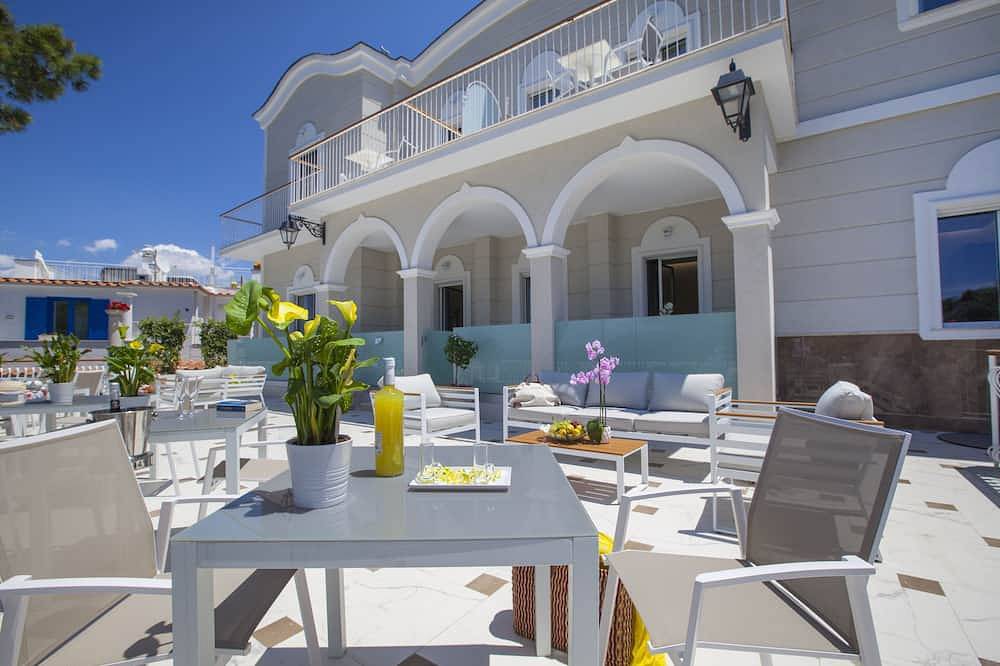 Villa With Pool for 24 People in Sorrento, Tyrrhenian Coast Campania