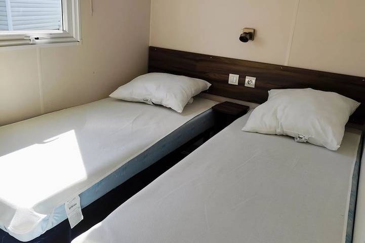 Location de vacances pour 8 personnes, avec piscine et jardin à Saint-Symphorien-le-Valois - 2