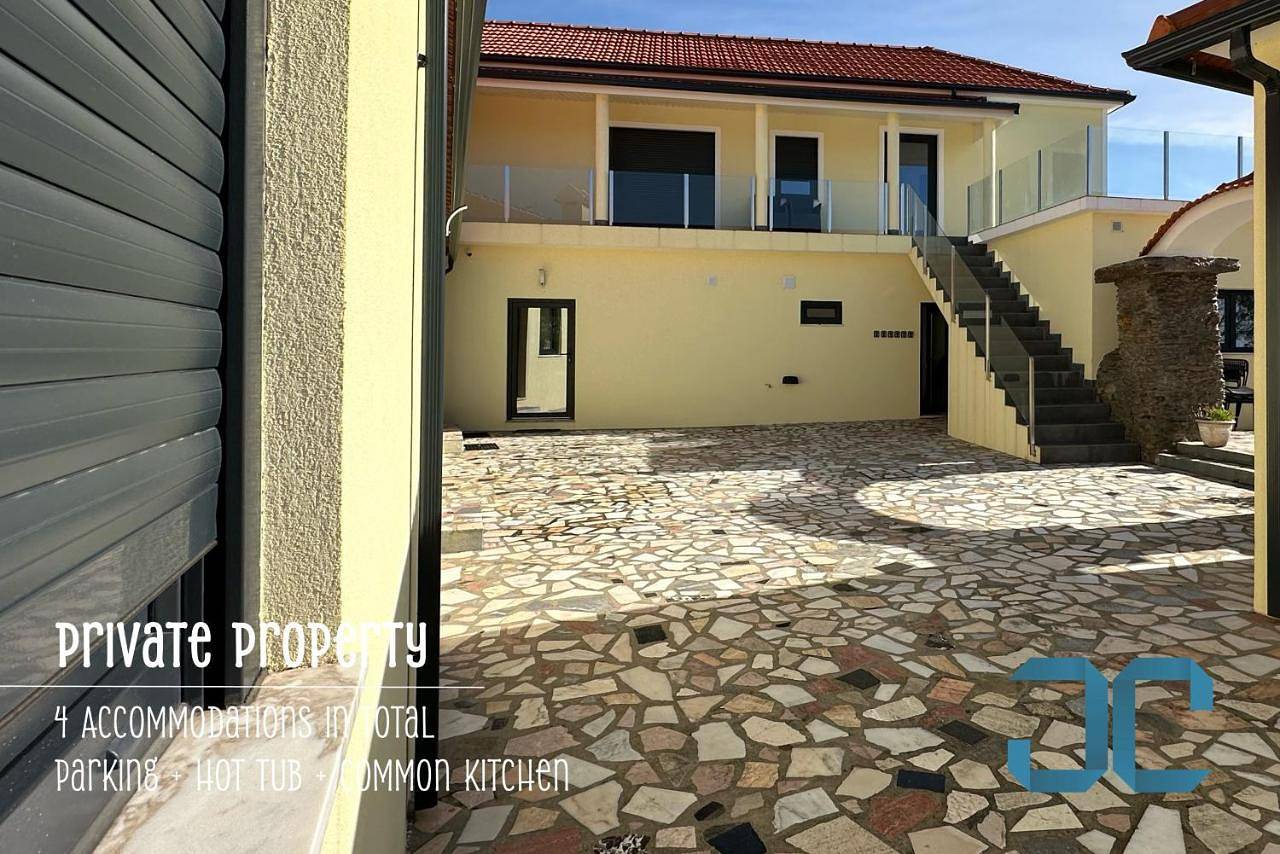 Arada Property - 4 Houses in 1 Private Property, Free Parking and Hot Tub in Ovar, Distrito de Aveiro