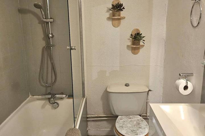 Ganze Wohnung, Cozy Getaway Across from the Thermal Baths - 1 bedroom - 41 m² in Royat, Regionaler Naturpark Volcans d'Auvergne