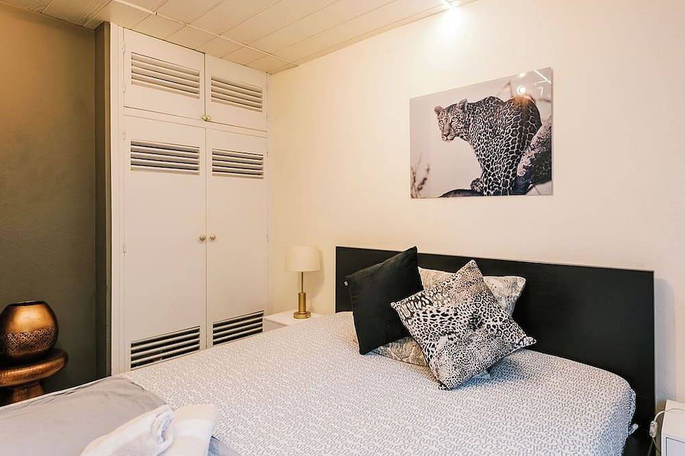 Detached house with pool - 1 minute walk to the beach in Siesta, Santa Eulària des Riu