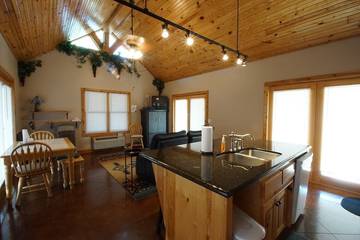 Log Cabin for 2 Guests in Lake Tenkiller, Ozark Mountains, Picture 3