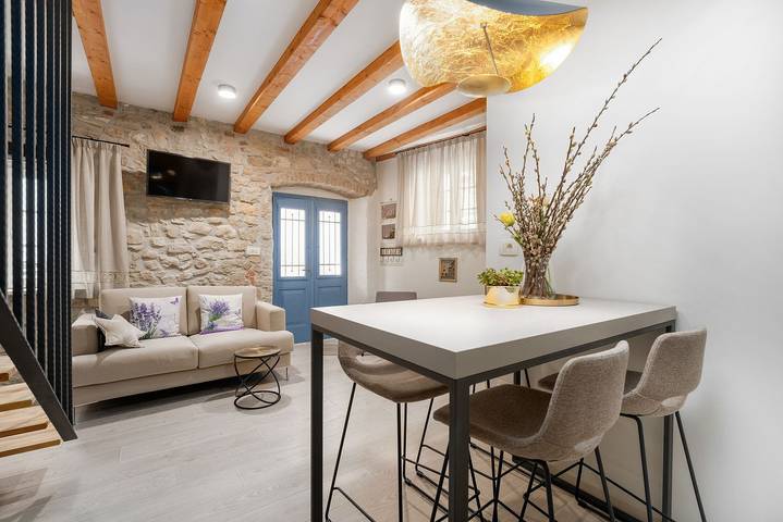 Ferienwohnung für 4 Personen, mit Balkon und Terrasse in Poreč - 2