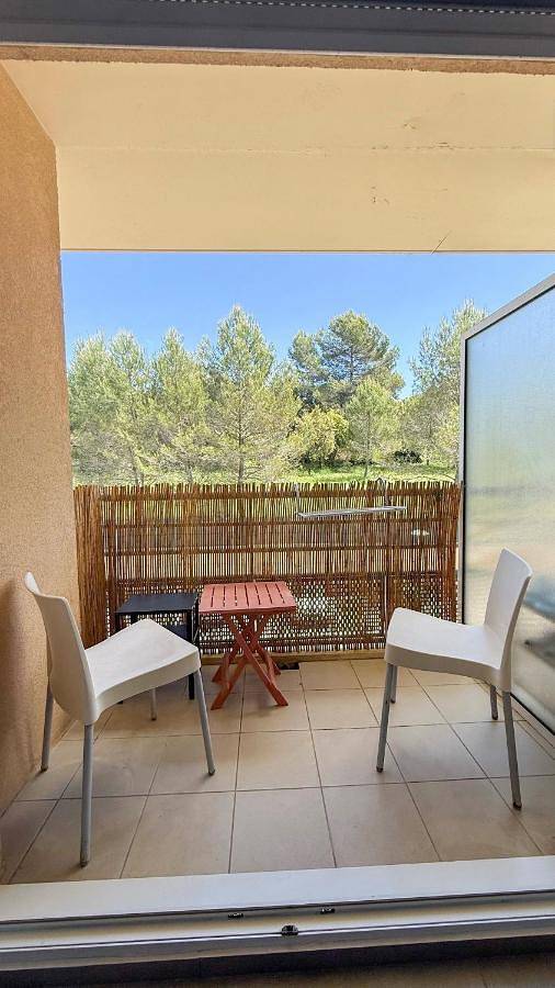 Appartement entier, Le petit nid de Sophia - Studio cosy face aux pins in Biot, Côte méditerranéenne (France)