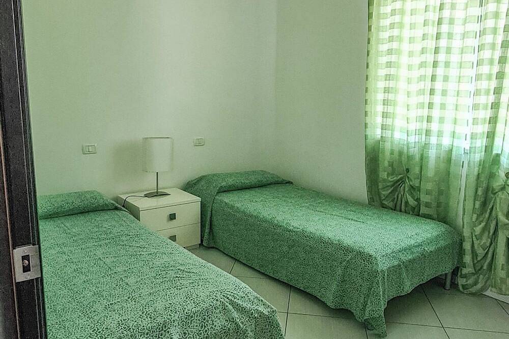 Appartement entier, Appartement de 3 chambres à seulement 100 mètres de la plage et de la promenade in Maccagno, Maccagno con Pino e Veddasca