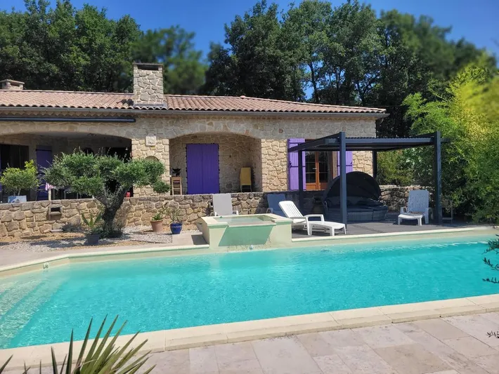 Alojamiento y desayuno para 2 personas, con vistas además de jardín y piscina - 1