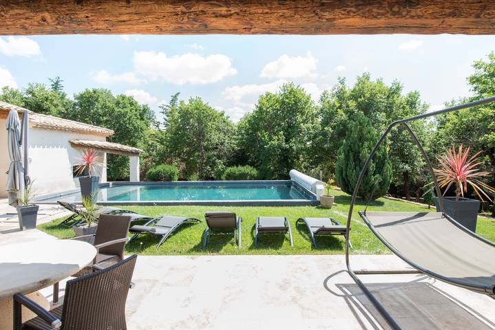 Location de vacances pour 8 personnes, avec terrasse ainsi que jardin et piscine, animaux acceptés à Grignan - 3