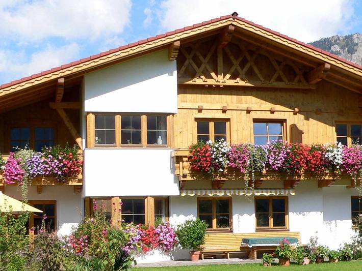 Ferienwohnung für 4 Personen, mit Balkon und Terrasse sowie Garten und Sauna in Tannheim (Tirol)