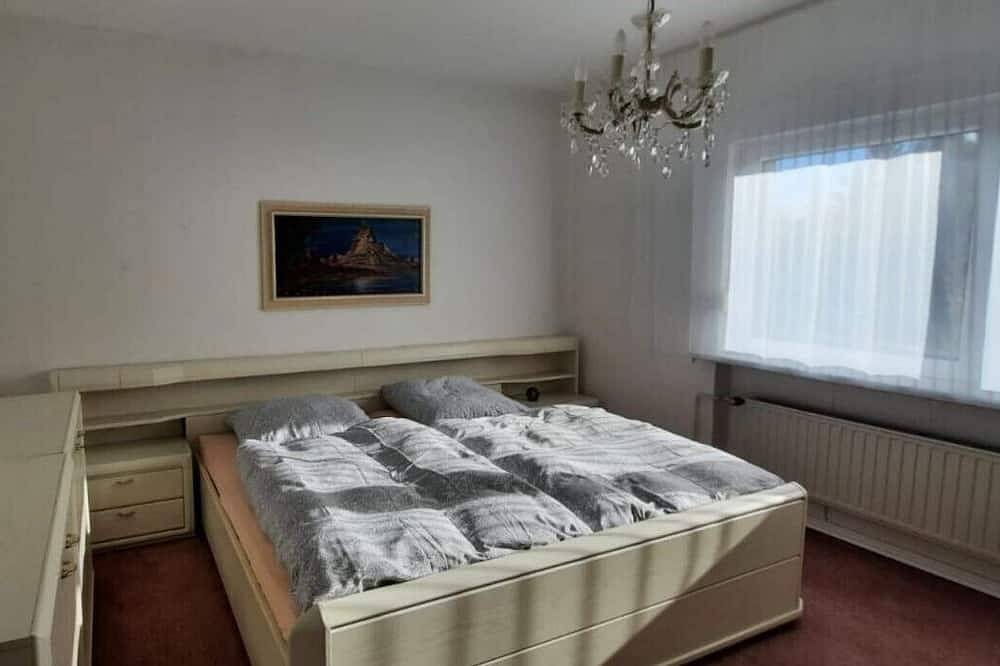 Ganze Wohnung, Gemütliche Ferienwohnung mit Balkon und Terrasse in Knüllwald, Schwalm-Eder-Kreis