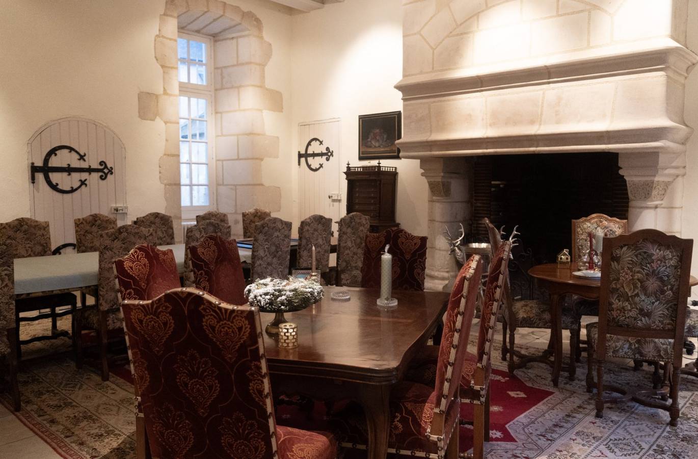 Château au cœur d'un village avec commerces à proximité in Artannes-sur-Indre, Région de Tours