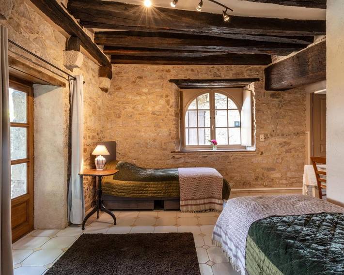 Chambre d’hôte pour 2 personnes, avec piscine ainsi que vue et jardin, animaux acceptés à Puycelsi - 3