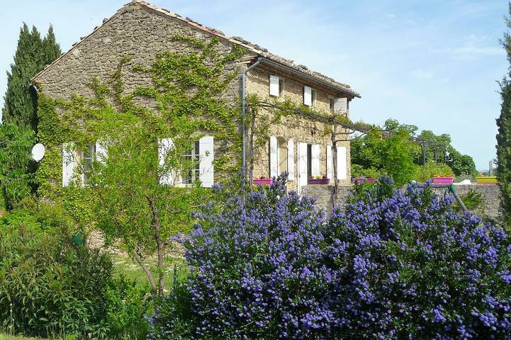 Location de vacances pour 8 personnes, avec jardin, animaux acceptés à Faucon