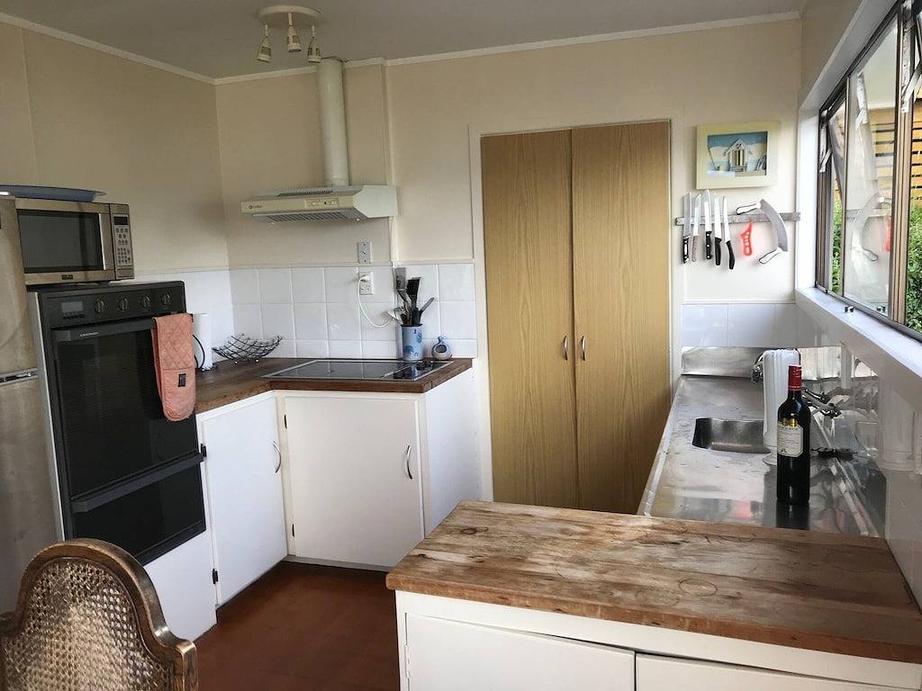 Aotea Retreat. Atemberaubende Hafenfront am Strand. in Waikato