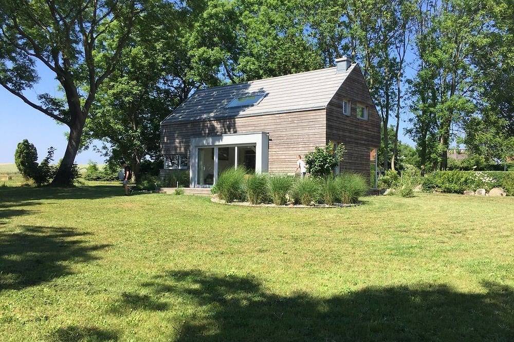 Modern gestaltetes Ferienhaus für 4 - 6 Personen in schöner Lage Nähe Kap Arkona in Putgarten, Rügen