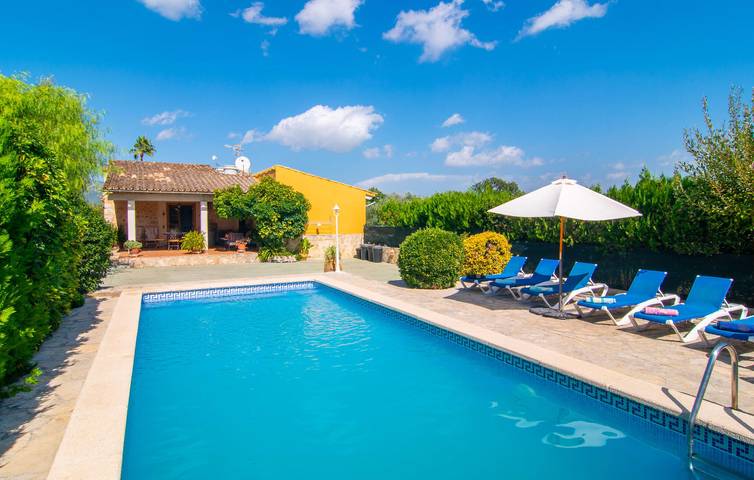 Búger Terrace Apartment - Pool, AC, Views & Wifi in Búger, Majorca Center
