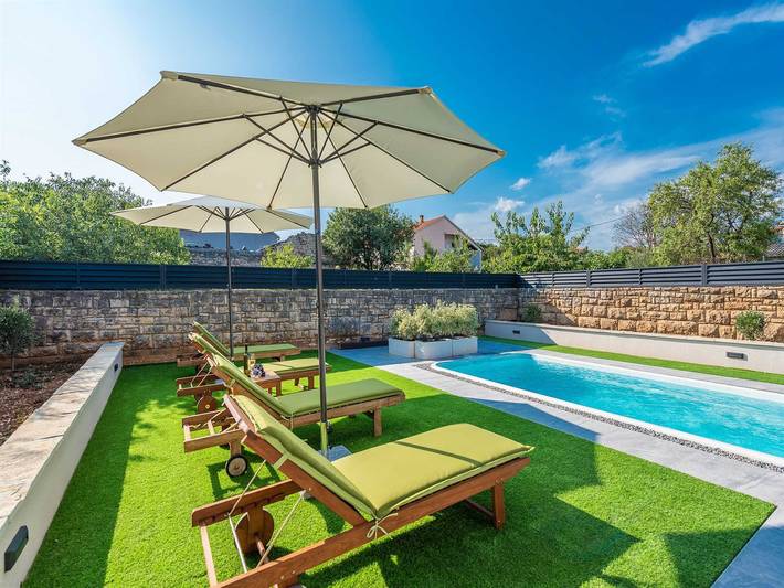 Dalmatian Holiday house Marcella with pool in Pridraga, Donji Karin