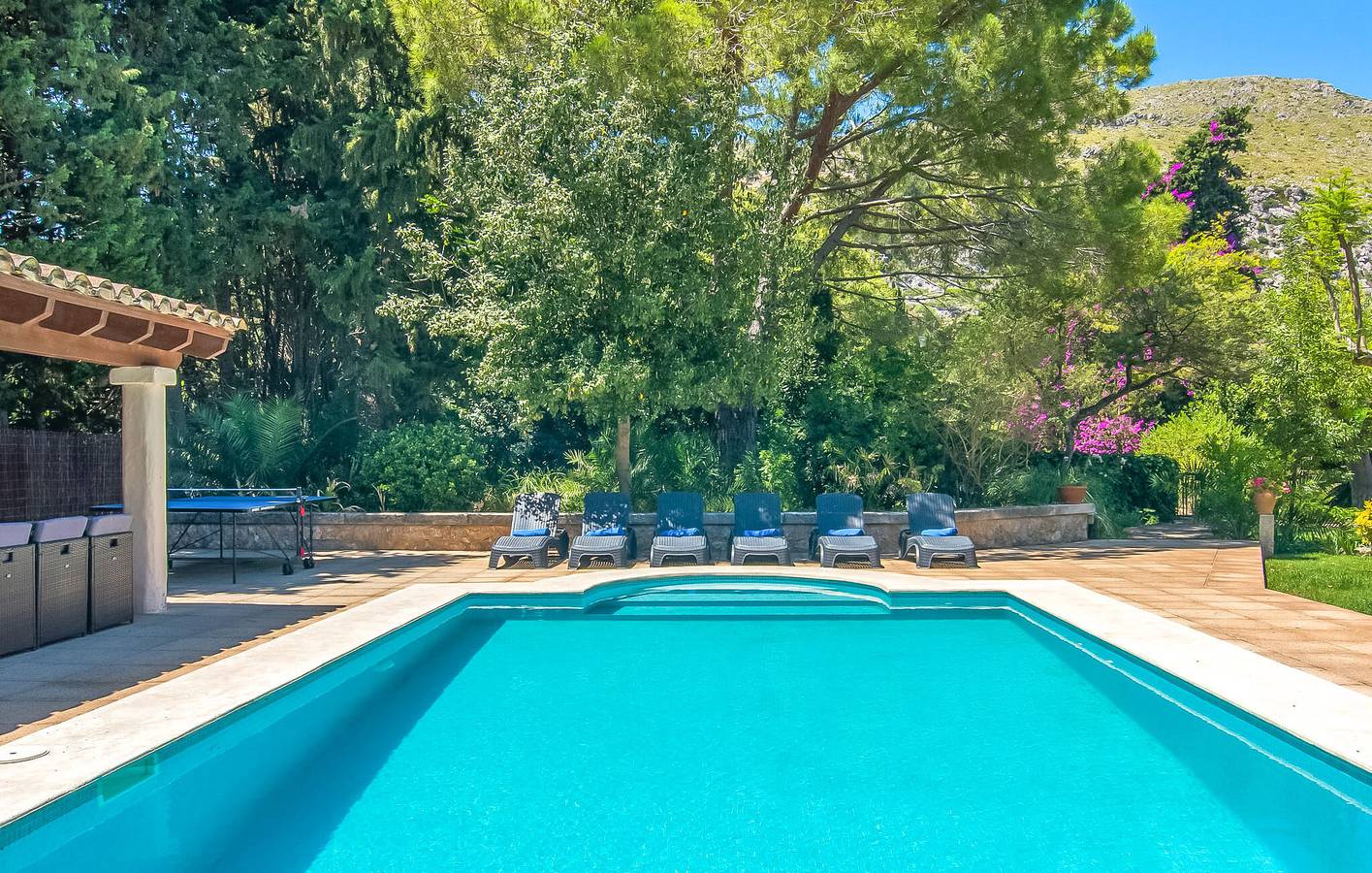 Cozy Apartment with Pool and Terrace, 2km to Cala Molins Beach in Port de Pollença, Pollença
