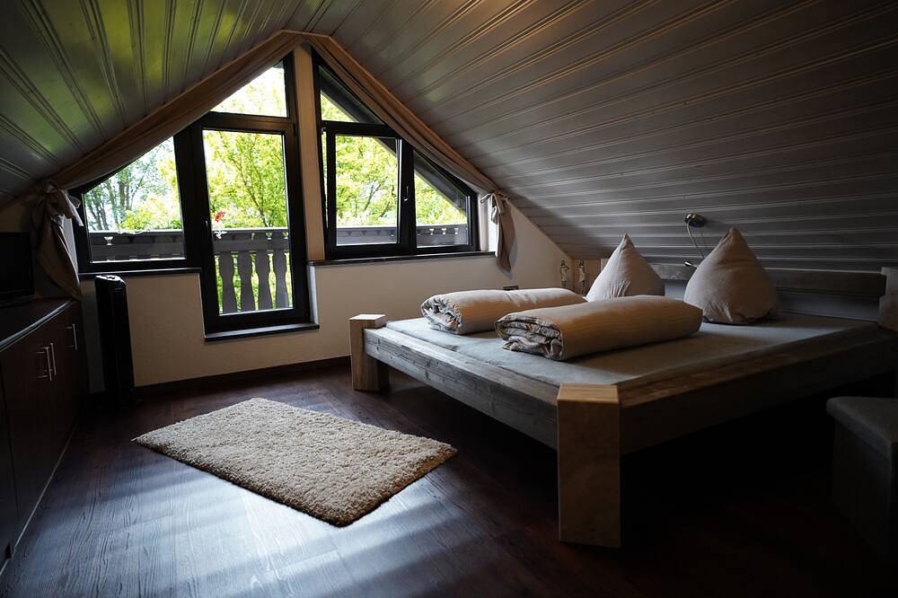 Ferienhaus mit traumhaftem Ausblick in ruhiger Lage und Pool, direkt am Waldrand in Sonneberg, Frankenwald
