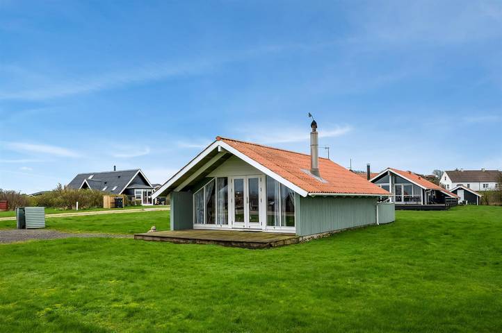 Ferieudlejning for 4 personer, med terrasse i Gjeller Odde