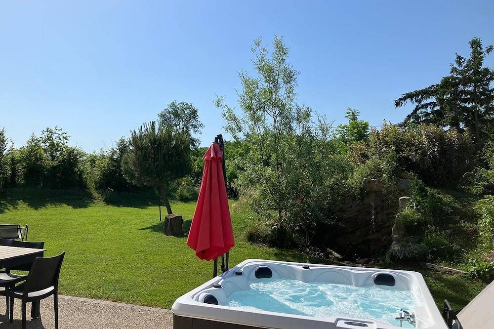 Grande Maison 9 lits sauna spa jacuzzi, idéal famille ou amis, Evjf in Le Grand-Serre, Région de Valence