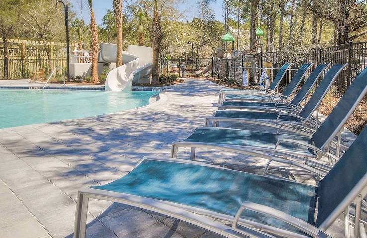 Vacation rental for 12 people, with pool and yard as well as terrace in Watercolor