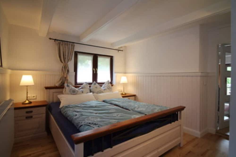 Einzigartig idyllisches Ferienhaus unter Reet an der Ostsee am Kap Arkona in Putgarten, Rügen